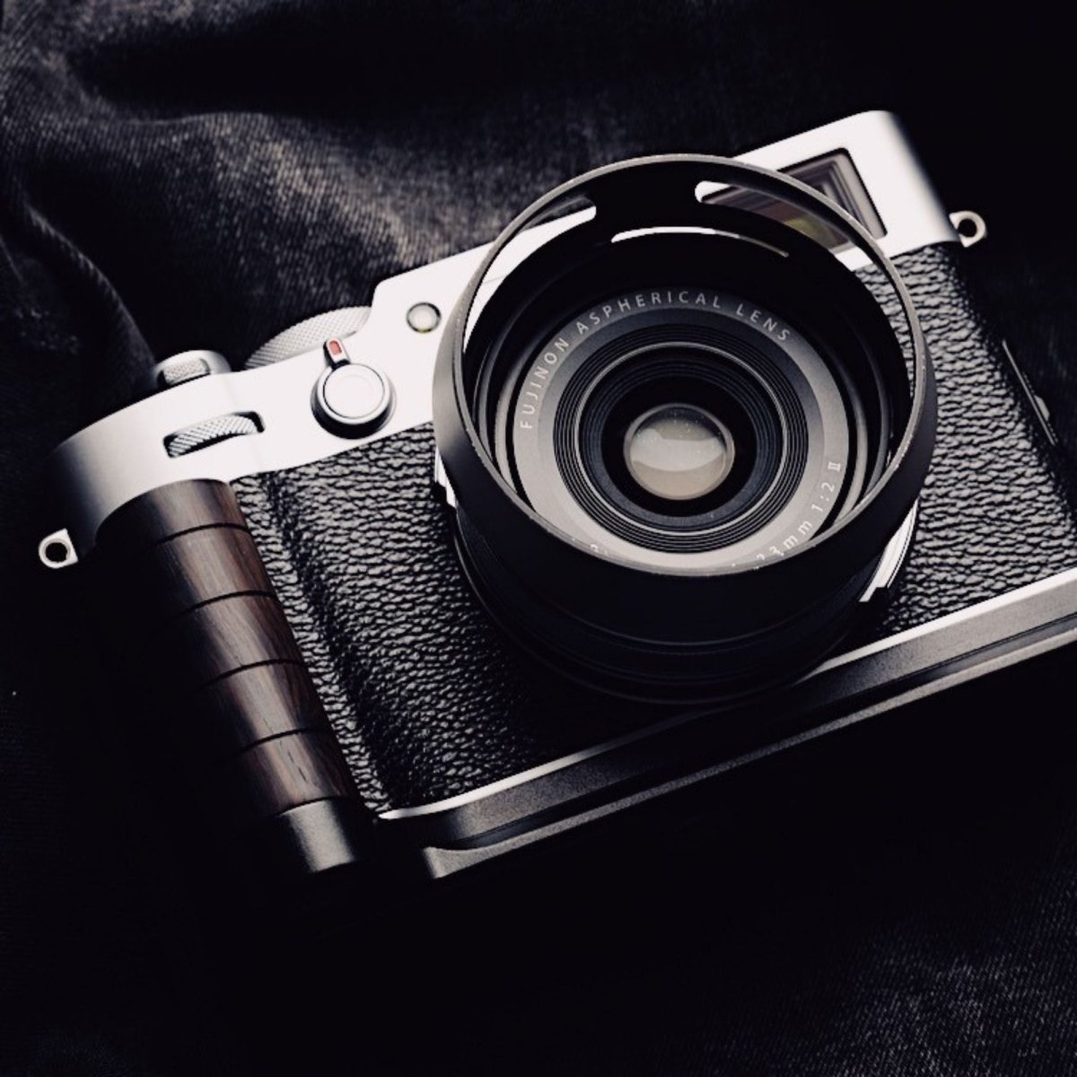 Enhance Your Photography Experience with the Fuji X-100V Camera Hand Grip Rounded - iWoodStore