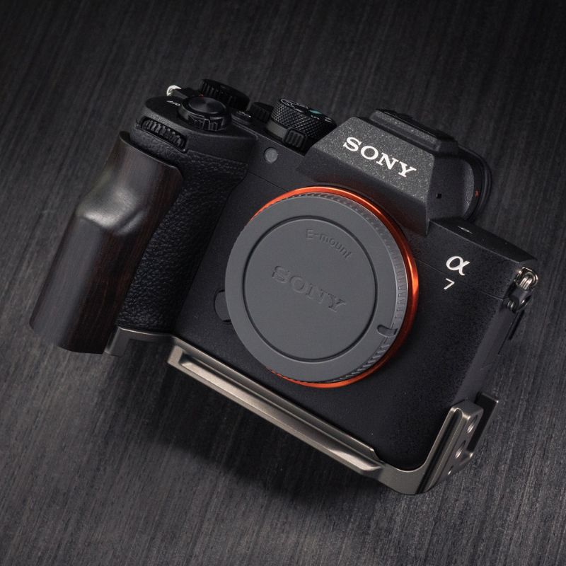 Sony A7M5 Grip Solid Wood Multifunctional & Aluminum Camera Handle iwoodstore