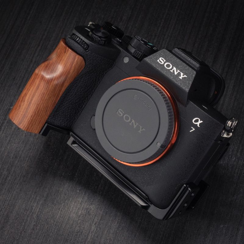 Sony A7M5 Grip Solid Wood Multifunctional & Aluminum Camera Handle iwoodstore