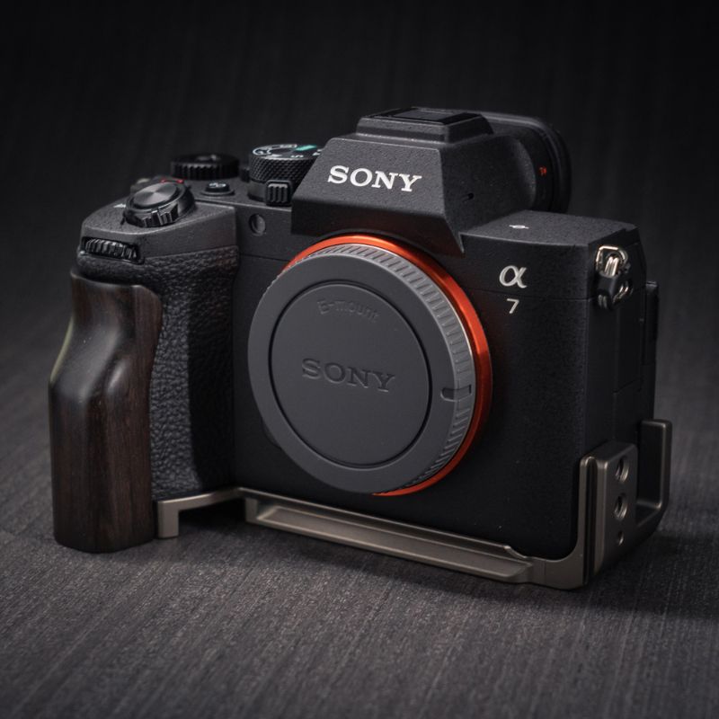 Sony A7M5 Grip Solid Wood Multifunctional & Aluminum Camera Handle iwoodstore
