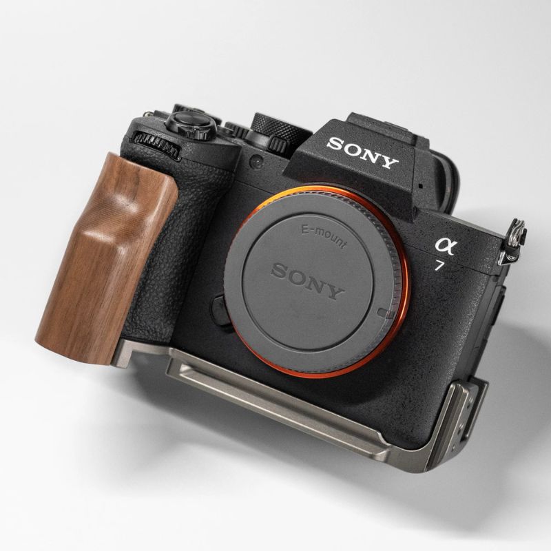 Sony A7M5 Grip Solid Wood Multifunctional & Aluminum Camera Handle iwoodstore
