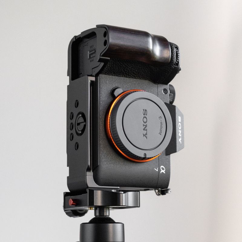 Sony A7M5 Grip Solid Wood Multifunctional & Aluminum Camera Handle iwoodstore