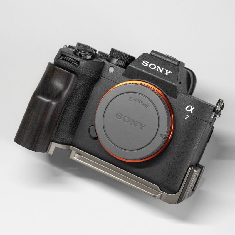 Sony A7M5 Grip Solid Wood Multifunctional & Aluminum Camera Handle iwoodstore