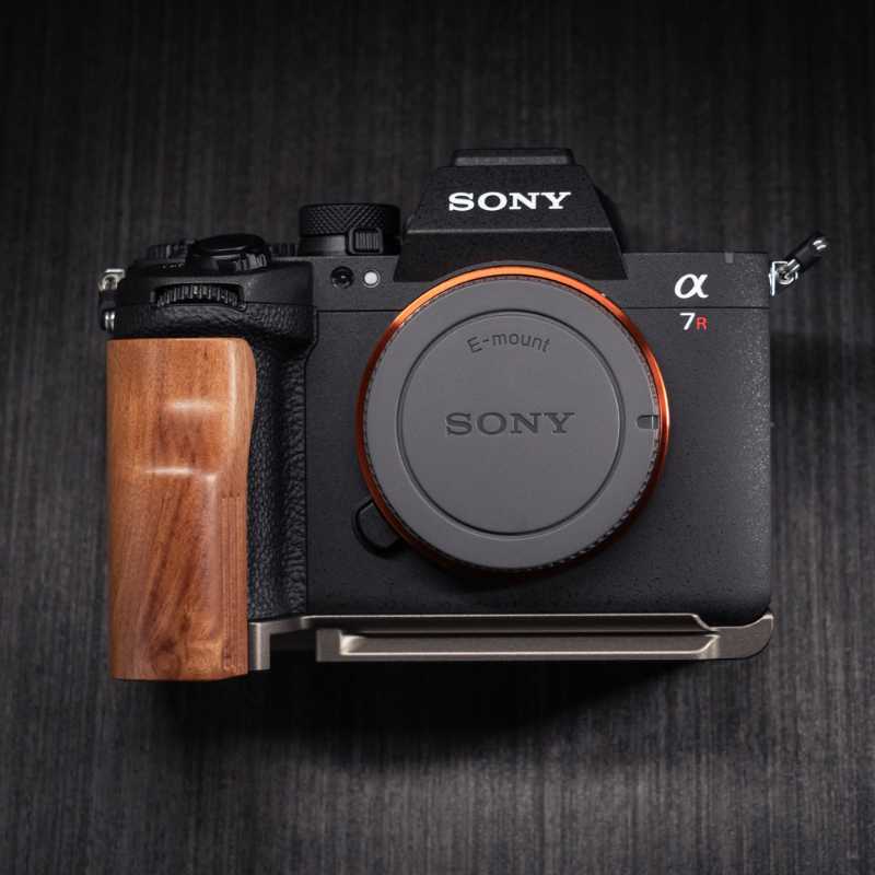 Custom Solid Wood Camera Hand Grip Baseplate for Sony A7R6 Series | Arca-Swiss Compatible