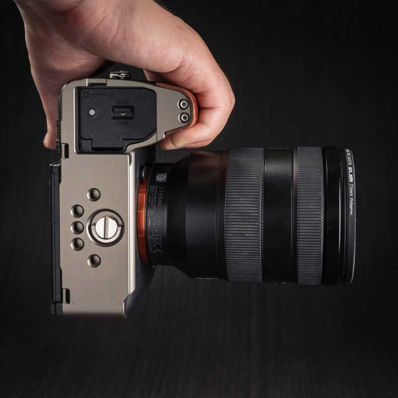 Custom Solid Wood Camera Hand Grip Baseplate for Sony A7R6 Series | Arca-Swiss Compatible
