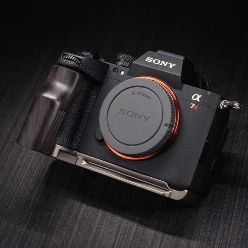Custom Solid Wood Camera Hand Grip Baseplate for Sony A7R6 Series | Arca-Swiss Compatible