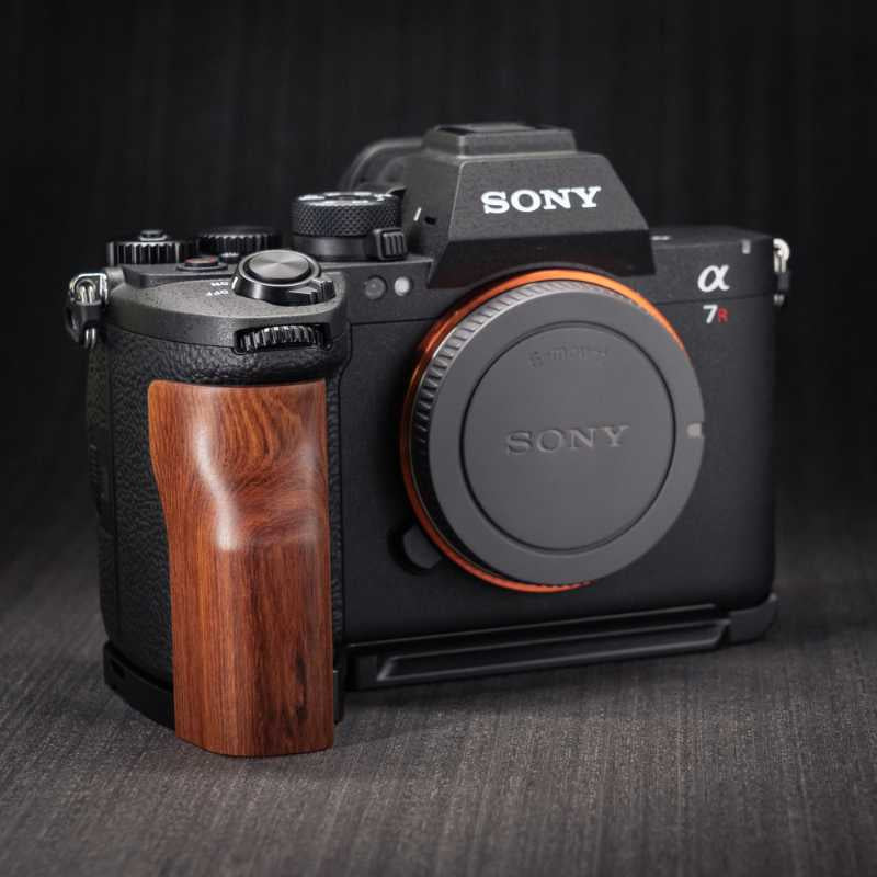 Custom Solid Wood Camera Hand Grip Baseplate for Sony A7R6 Series | Arca-Swiss Compatible