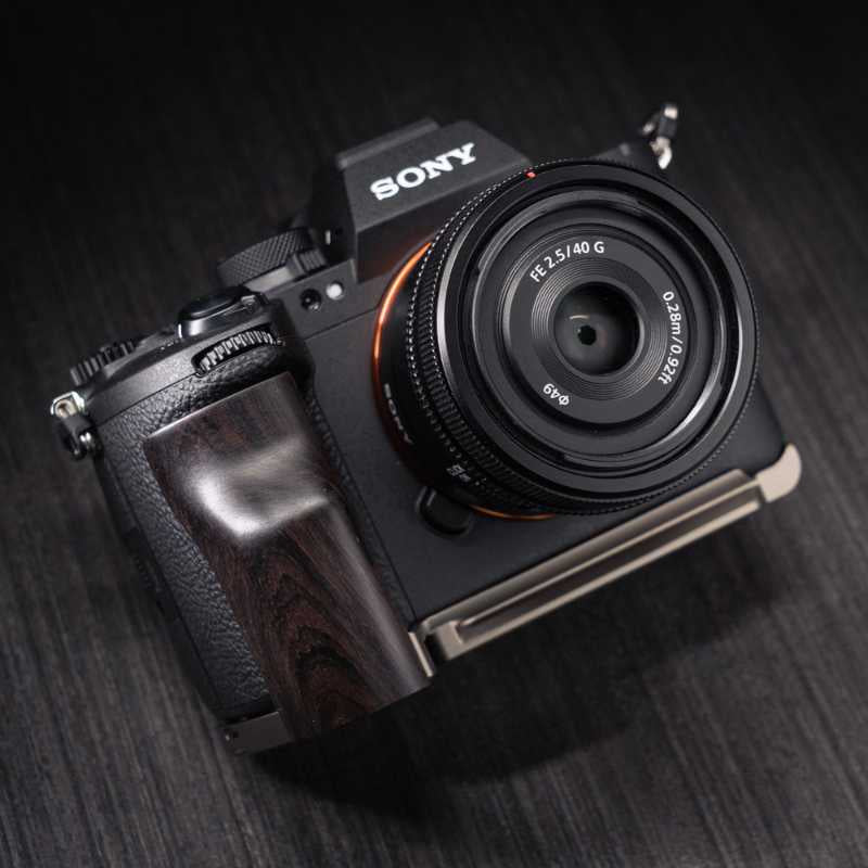 Custom Solid Wood Camera Hand Grip Baseplate for Sony A7R6 Series | Arca-Swiss Compatible