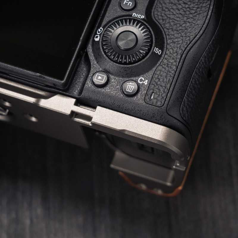 Custom Solid Wood Camera Hand Grip Baseplate for Sony A7R6 Series | Arca-Swiss Compatible