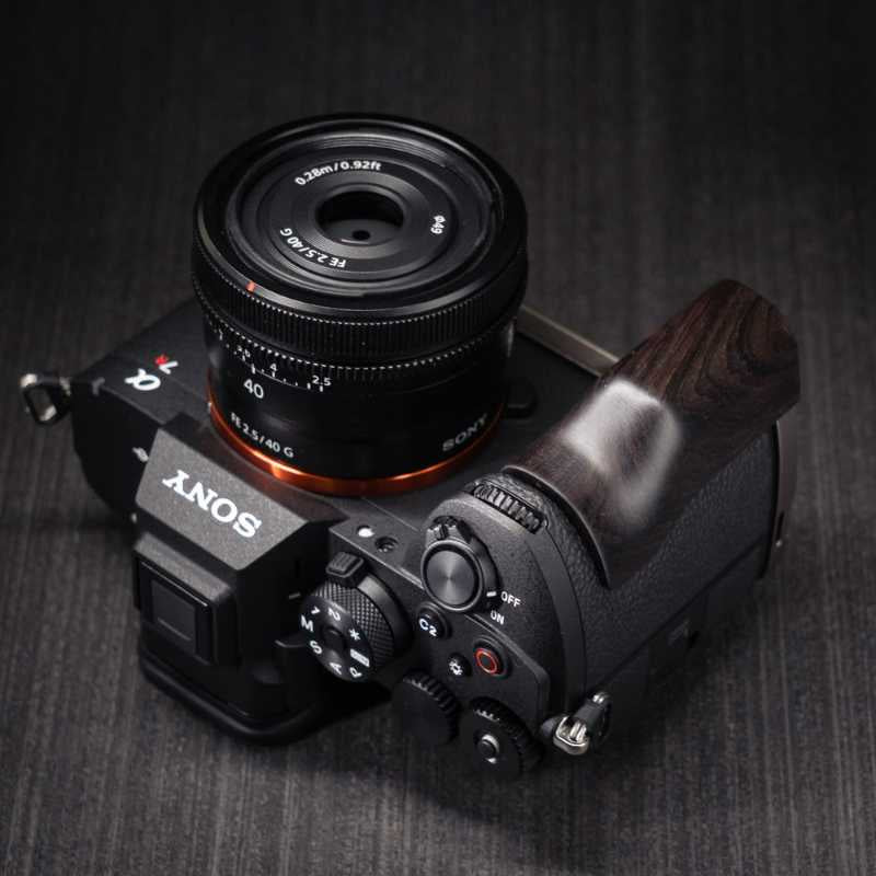 Custom Solid Wood Camera Hand Grip Baseplate for Sony A7R6 Series | Arca-Swiss Compatible