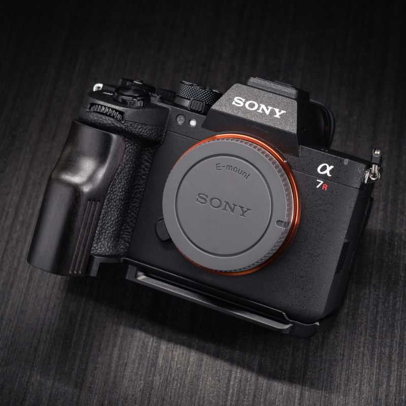 Custom Solid Wood Camera Hand Grip Baseplate for Sony A7R6 Series | Arca-Swiss Compatible