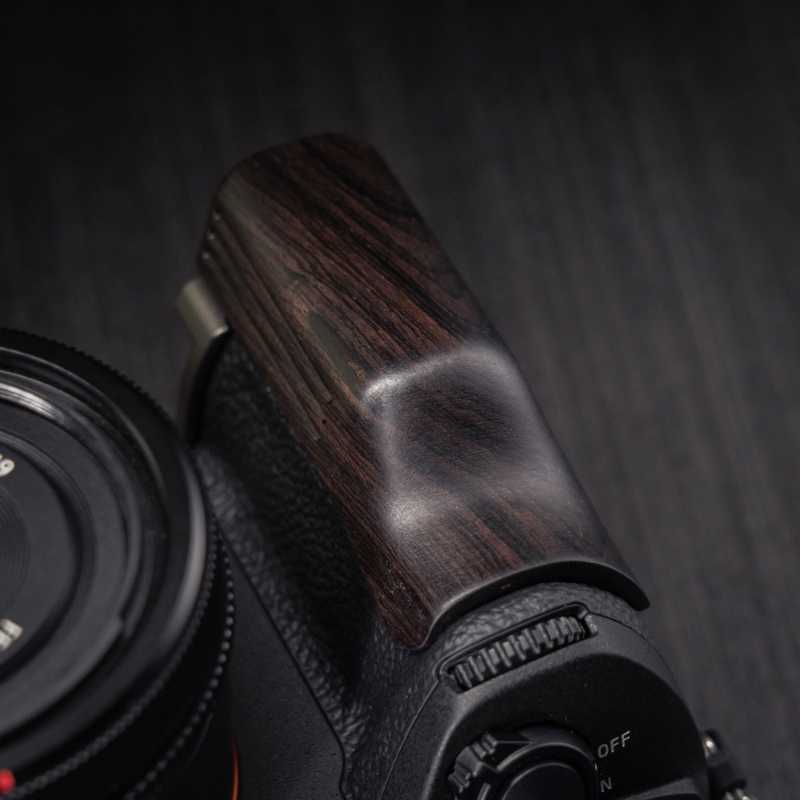 Custom Solid Wood Camera Hand Grip Baseplate for Sony A7R6 Series | Arca-Swiss Compatible