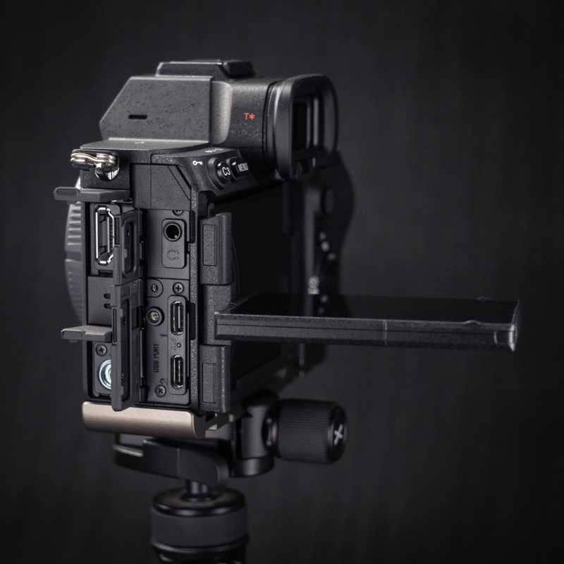 Custom Solid Wood Camera Hand Grip Baseplate for Sony A7R6 Series | Arca-Swiss Compatible