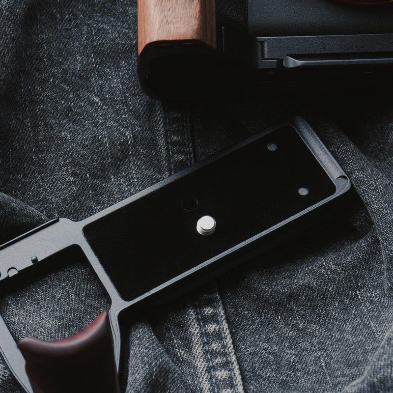 Sony A7M5 Wooden Handgrip | Ergonomic L-Plate & Battery Access | iWoodStore