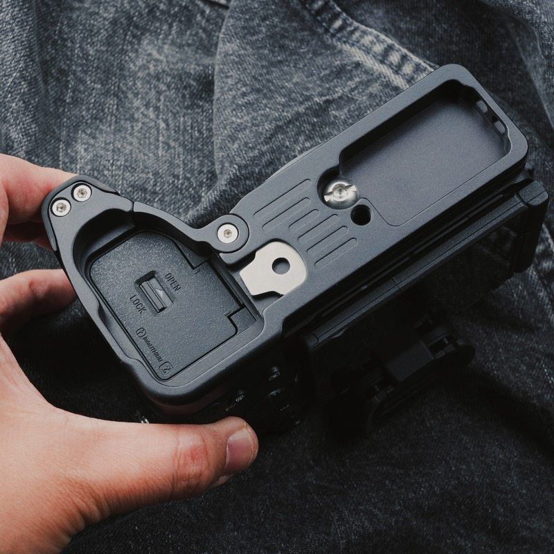 Sony A7M5 Wooden Handgrip | Ergonomic L-Plate & Battery Access