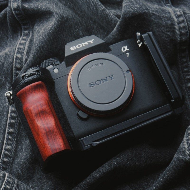 Sony A7M5 Wooden Handgrip | Ergonomic L-Plate & Battery Access