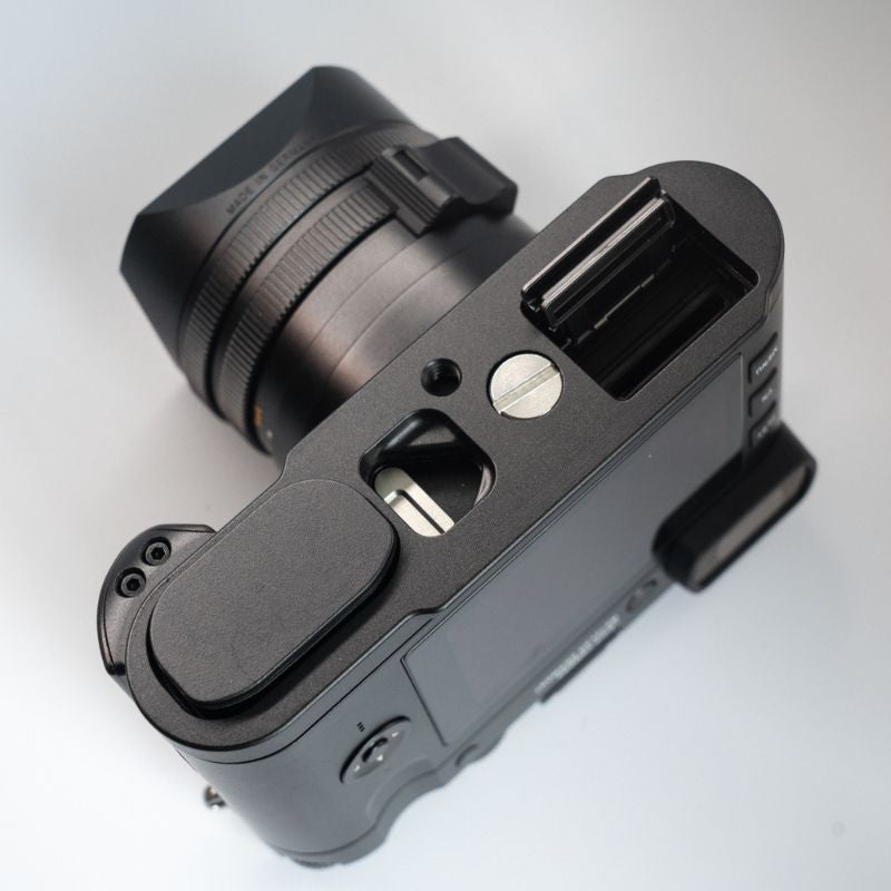 新品 LEICA ライカ Q2用 ハンドグリップ（黒檀/エボニー) 製造終了品/在庫限り】ハンドグリップ ブラック [ Q2用 ] LEICA(ライカ