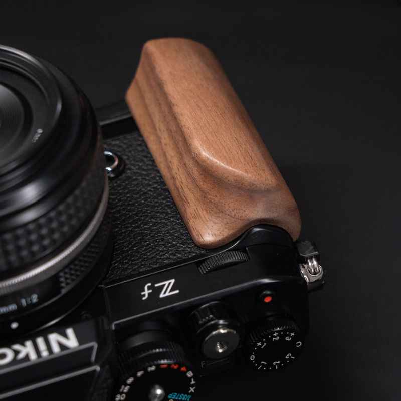Nikon Zf用エレガントな木製ハンドグリップ | WG Design – Arca互換 Nikon Zf用エレガントな木製ハンドグリップ | WG Design – Arca互換