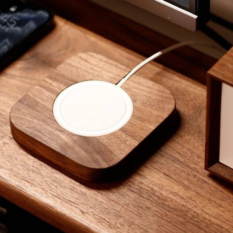 iPhone 13 MagSafe charging station - iWoodStore