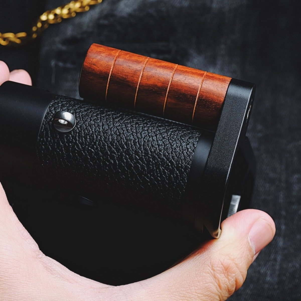 Comfortable Ergonomic Handgrip For Leica M10 With Wrist Strap & Thumb Support