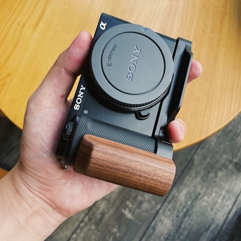 Sony Alpha ZV-E10 Hand Grip (ZVE10) - iWoodStore