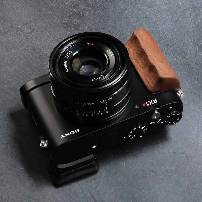 Wooden Grip for Sony RX1R III | Handmade by iWoodStore