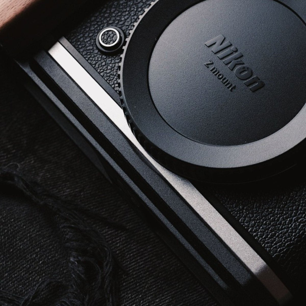 JJC Z f Camera Handgreep met verborgen AirTag Opbergvak voor NIKON Z F spiegelloze camera, Quick Release Plate L Beugel Houder Compatibel met NIKON FTZ II en FTZ Lens Adapter JJC Z f Camera Handgreep met verborgen AirTag Opbergvak voor NIKON Z F spiegelloze camera, Quick Release Plate L Beugel Houder Compatibel met NIKON FTZ II en FTZ Lens Adapter