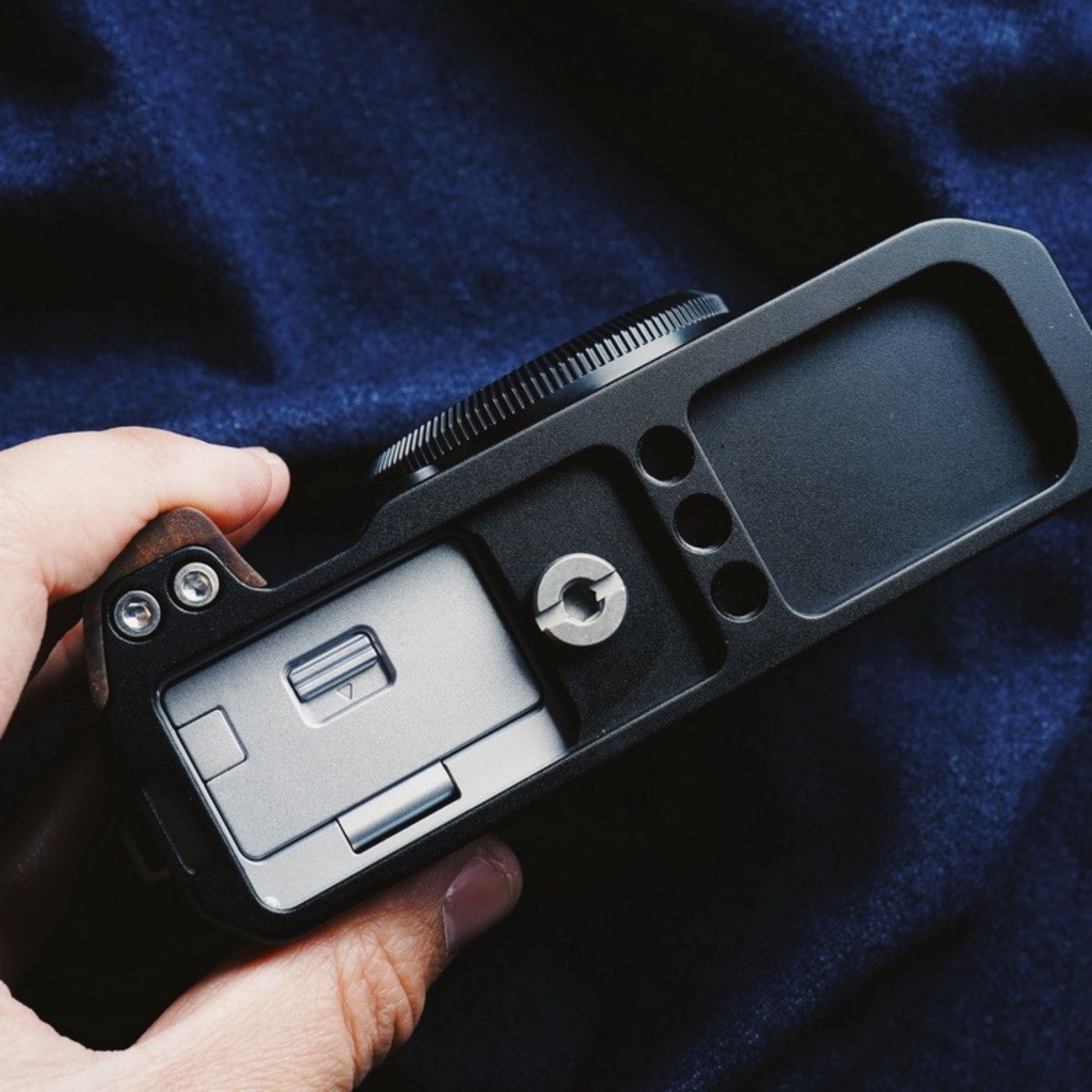 Fuji X-E4 wooden hand grip with tripod mount, camera hand grip, Fujifilm XE4 lightweight handgrip, tripod mount, photographer gift