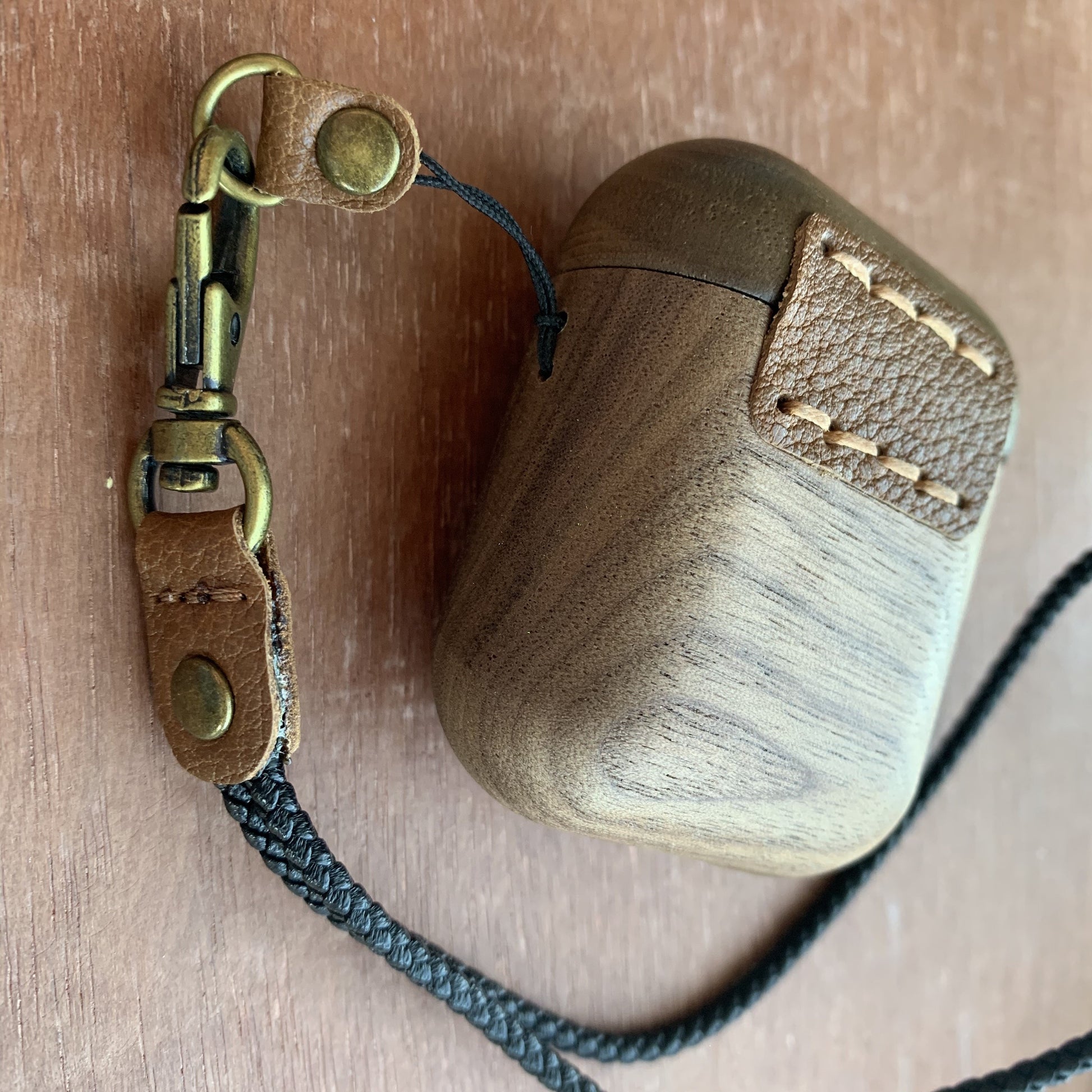 Walnut Wooden AirPod Case 🌳 Natural Wood. ♻️ Eco-friendly. ✈️ Free Worldwide Shipping. 🎁 Perfect Gift.